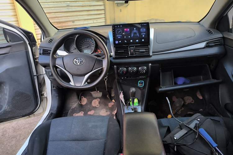 Used Toyota Vios 2014 1.5L Automatic ZhiShang Edition Center Console