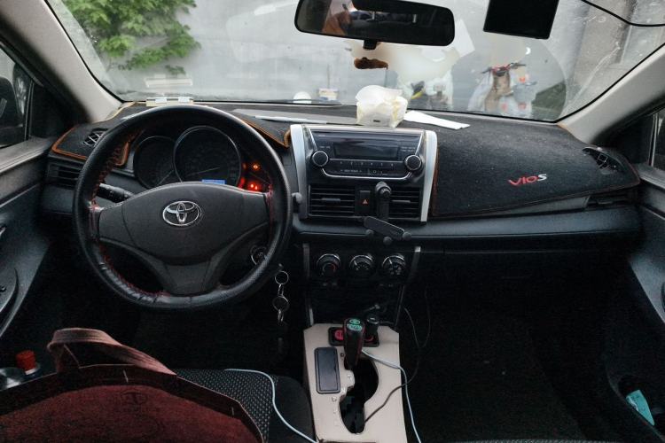 Used Toyota Vios 2014 1.5L Automatic ZhiZhen Edition Center Console