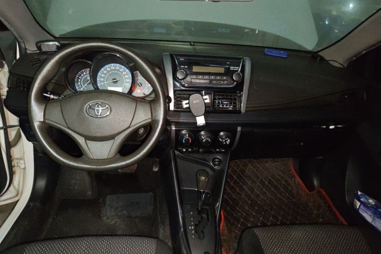Used Toyota Vios 2014 1.3L Automatic Standard Edition Center Console