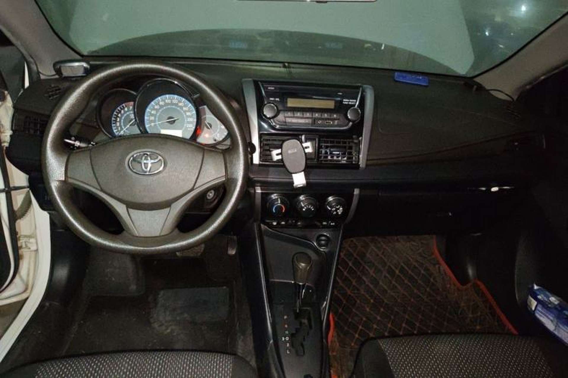 Used Toyota Vios 2014 1.3L Automatic Standard Edition Center Console