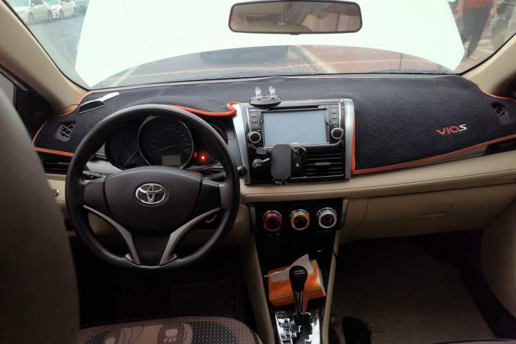 Used Toyota Vios 2014 1.5L Automatic ZhiShang Edition Center Console