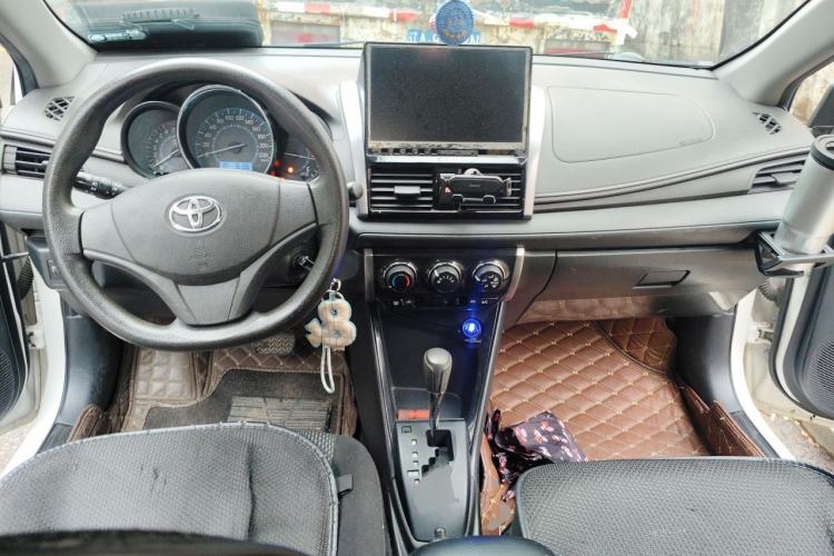 Used Toyota Vios 2014 1.5L Automatic ZhiZhen Edition Center Console