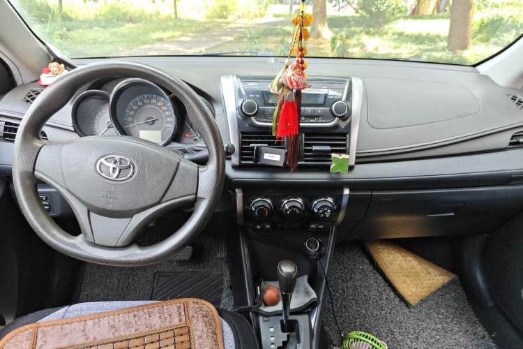 Used Toyota Vios 2014 1.3L Automatic Standard Edition Center Console