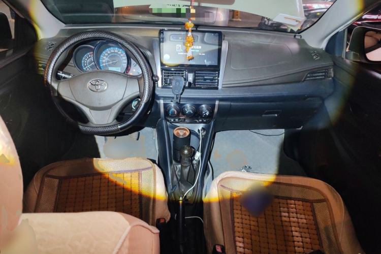 Used Toyota Vios 2014 1.5L Manual ZhiShang Edition Center Console