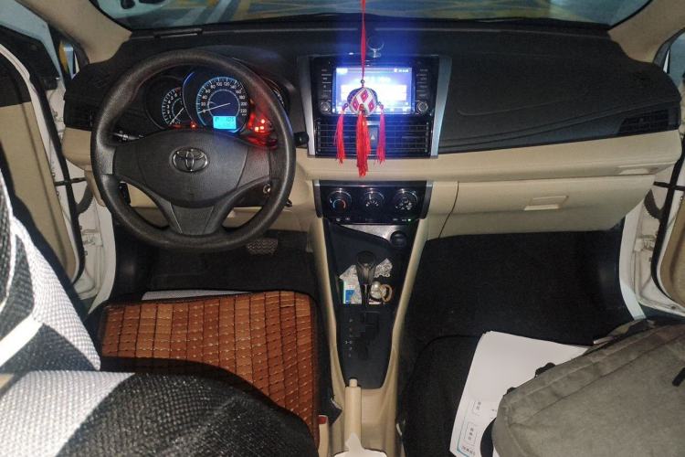 Used Toyota Vios 2014 1.3L Automatic Standard Edition Center Console