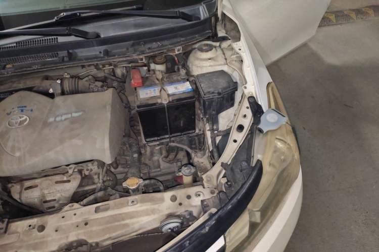 Used Toyota Vios 2014 1.3L Manual Value Edition Engine Bay Left