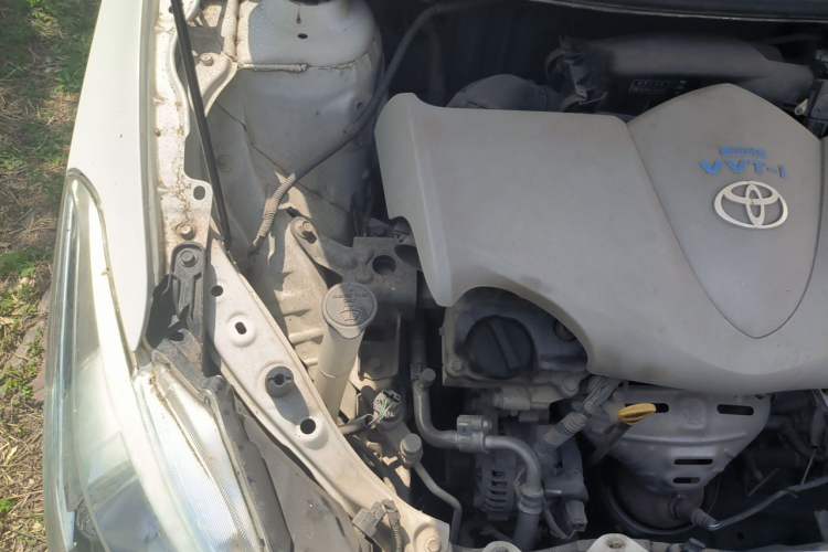 Used Toyota Vios 2014 1.3L Manual Value Edition Engine Bay Right
