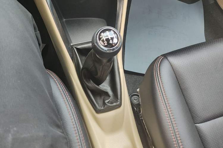Used Toyota Vios 2014 1.3L Manual Value Edition Gear Lever