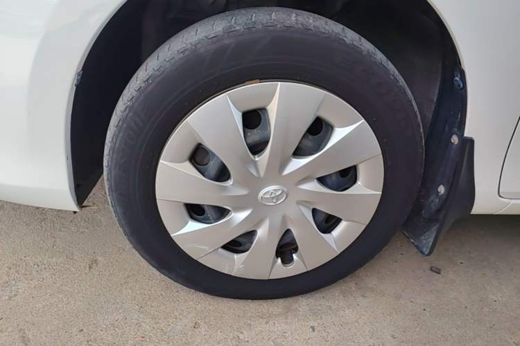 Used Toyota Vios 2014 1.3L Automatic Standard Edition Left Front Wheel Hub