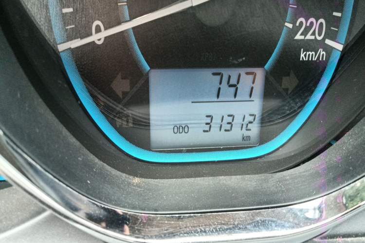 Used Toyota Vios 2014 1.3L Manual Value Edition Odometer Close Up