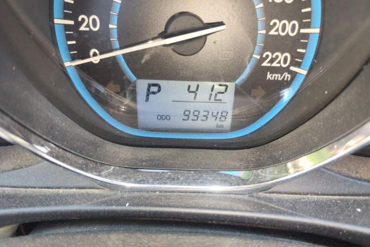 Used Toyota Vios 2014 1.5L Automatic ZhiShang Edition Odometer Close Up