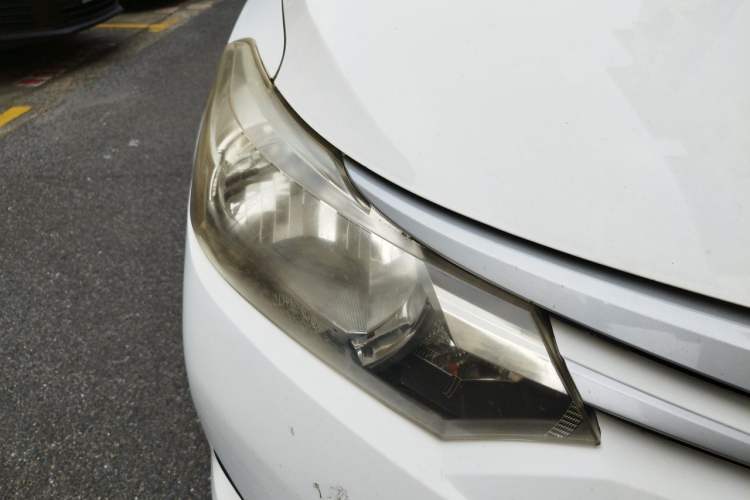 Used Toyota Vios 2014 1.3L Manual Value Edition Right Front Headlight
