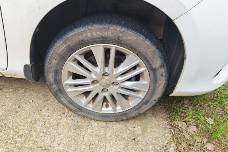 Used Toyota Vios 2014 1.3L Automatic Standard Edition Right Front Wheel Hub