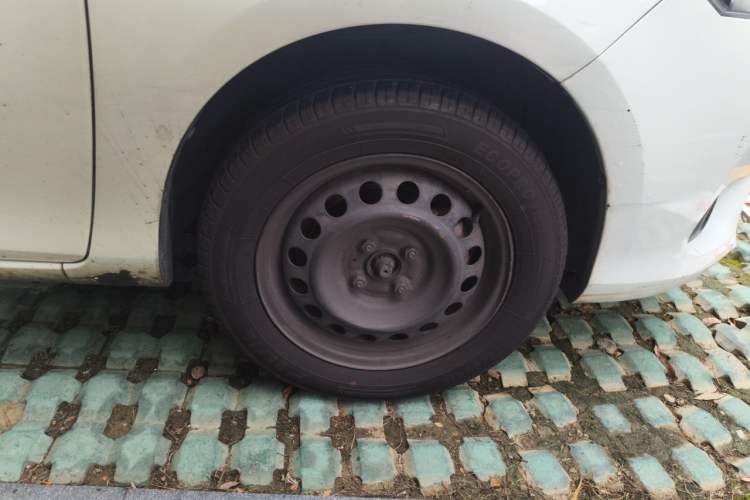Used Toyota Vios 2014 1.5L Automatic ZhiZhen Edition Right Front Wheel Hub