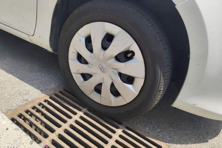 Used Toyota Vios 2014 1.3L Automatic Standard Edition Right Front Wheel Hub