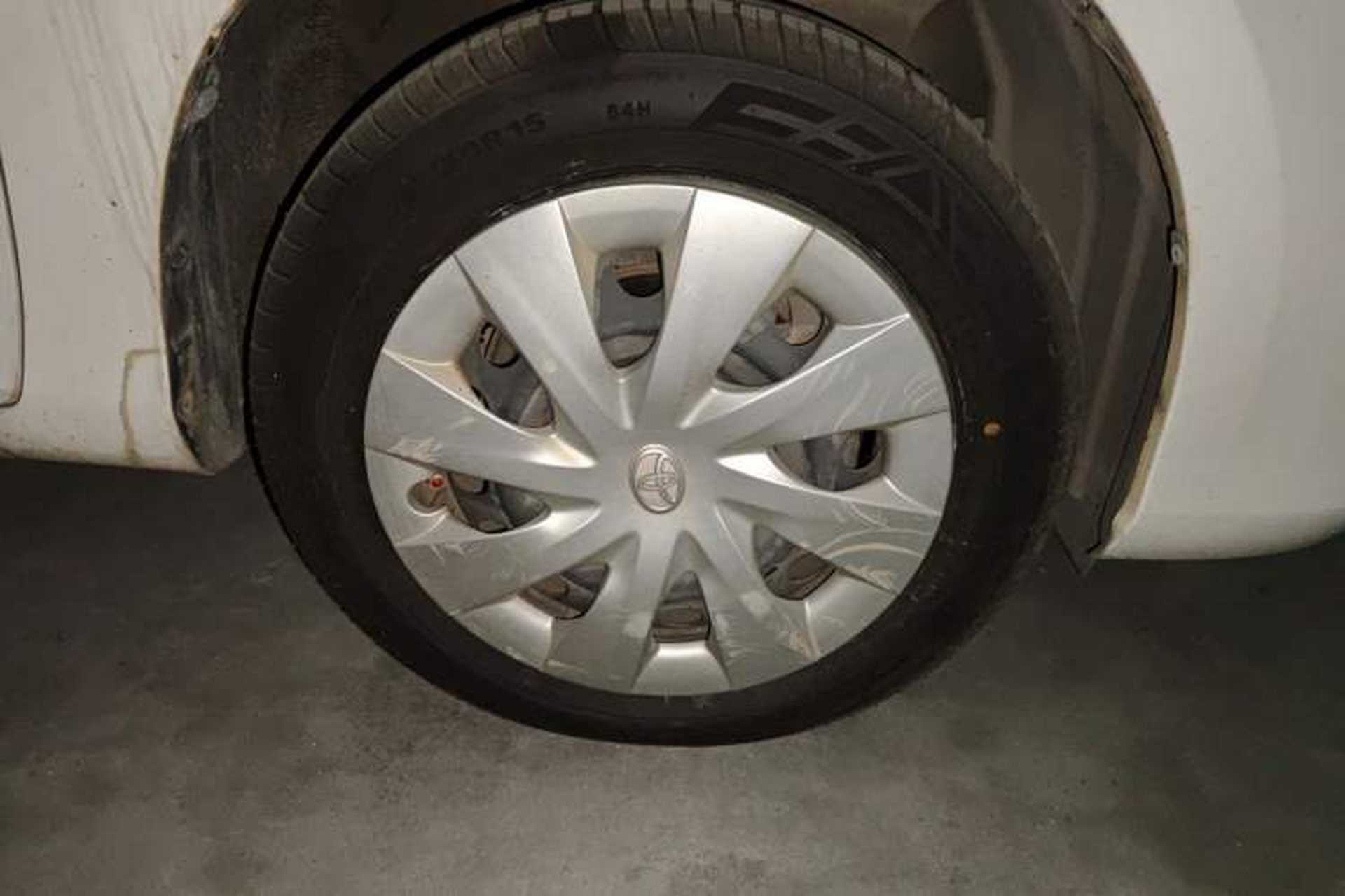 Used Toyota Vios 2014 1.3L Automatic Standard Edition Right Front Wheel Hub
