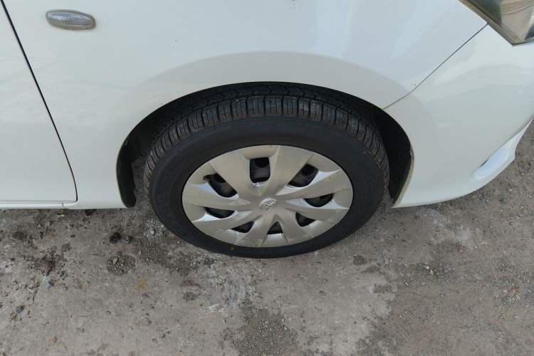 Used Toyota Vios 2014 1.3L Automatic Standard Edition Right Front Wheel Hub