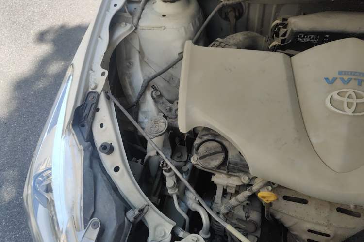 Used Toyota Vios 2015 1.5L Automatic Smart Star Edition Engine Bay Right