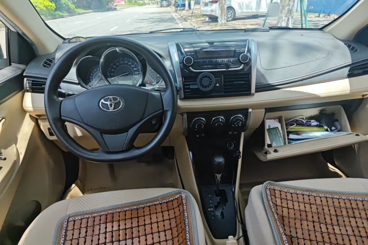 Used Toyota Vios 2016 1.5L Automatic ZhiZhen Xingyao Edition Center Console