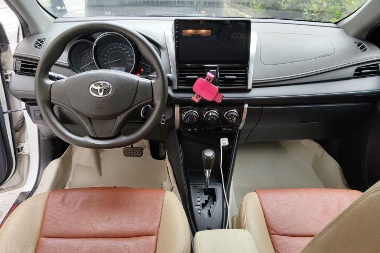 Used Toyota Vios 2016 1.5L Automatic ZhiZhen Xingyao Edition Center Console