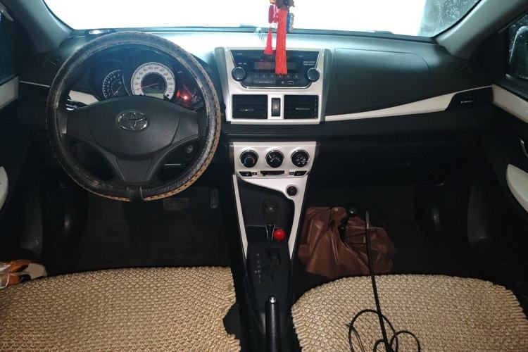 Used Toyota Vios 2016 1.5L Automatic ZhiZhen Xingyao Edition Center Console