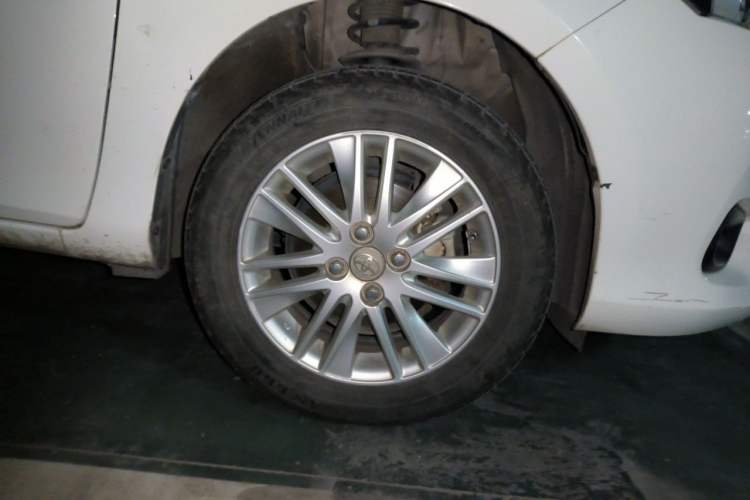 Used Toyota Vios 2016 1.5L Manual ZhiZhen Xingyao Edition Right Front Wheel Hub