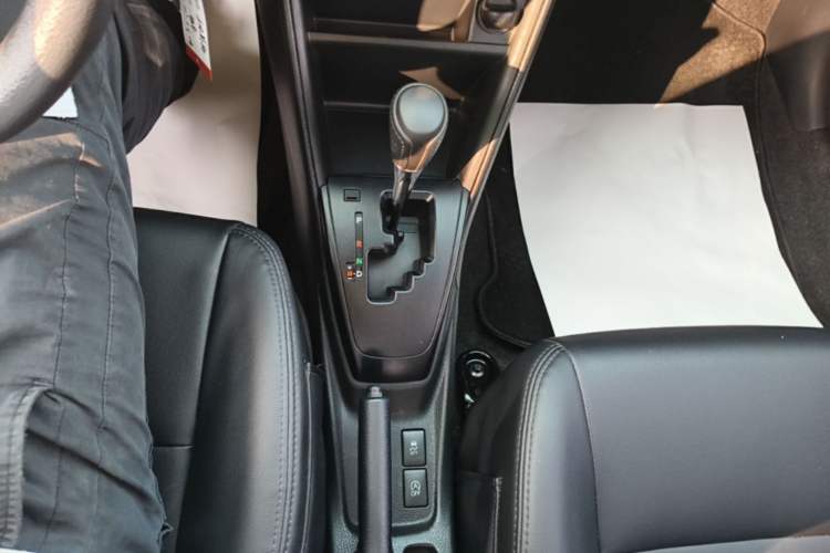 Used Toyota Vios 2017 1.5L CVT Innovation Edition Gear Lever