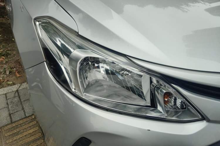 Used Toyota Vios 2017 1.5L CVT Innovation Edition Right Front Headlight