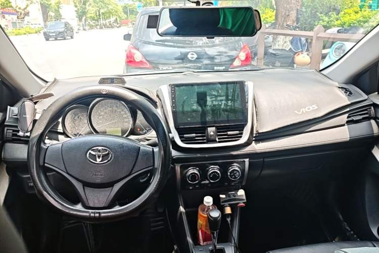 Used Toyota Vios 2017 1.5L CVT Innovation Edition Center Console