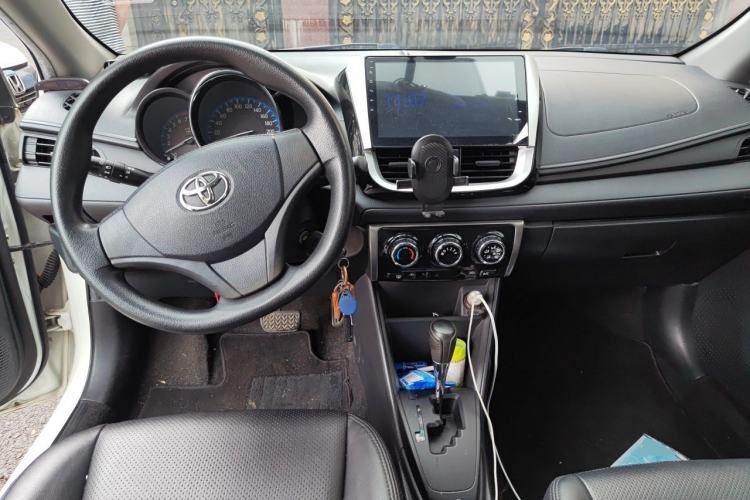 Used Toyota Vios 2017 1.5L CVT Innovation Edition Center Console