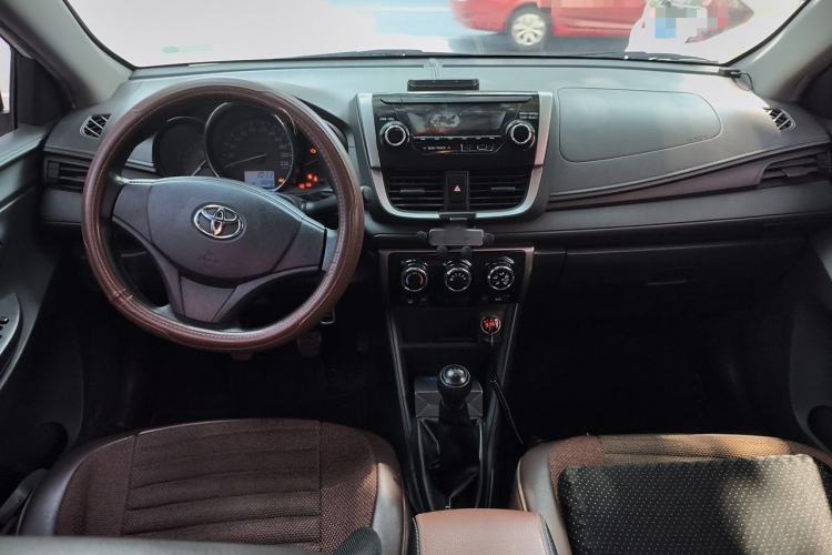 Used Toyota Vios 2017 1.5L Manual Trend Edition Center Console