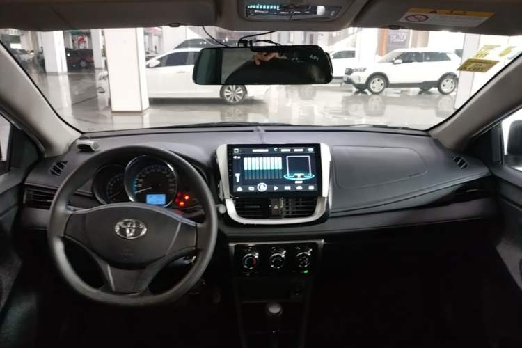 Used Toyota Vios 2017 1.5L CVT Innovation Edition Center Console