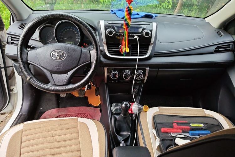 Used Toyota Vios 2017 1.5L Manual Trend Edition Center Console