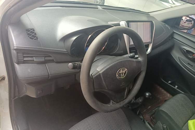 Used Toyota Vios 2017 1.3L Manual Front-Drive Version Center Console
