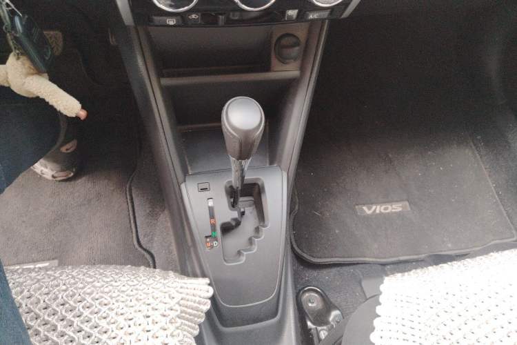 Used Toyota Vios 2017 1.5L CVT Innovation Edition Gear Lever