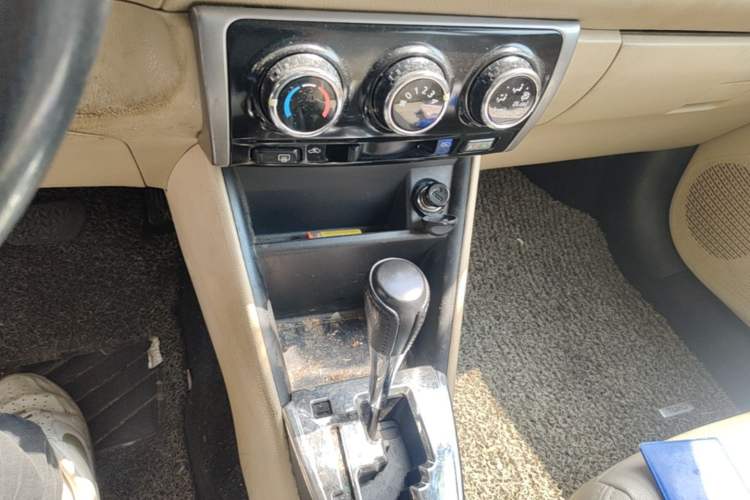 Used Toyota Vios 2017 1.5L CVT Innovation Edition Gear Lever