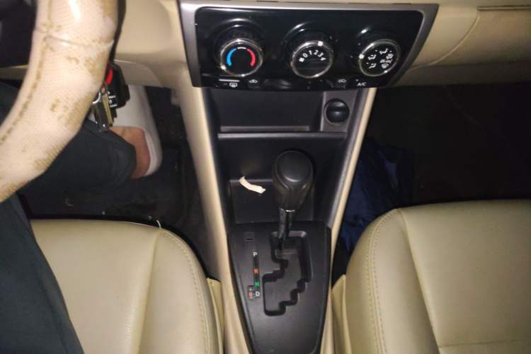 Used Toyota Vios 2017 1.5L CVT Innovation Edition Gear Lever