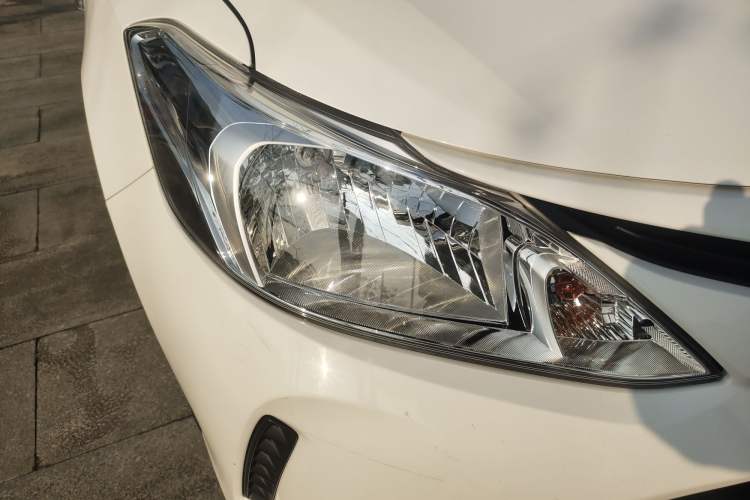 Used Toyota Vios 2017 1.5L Manual Trend Edition Right Front Headlight