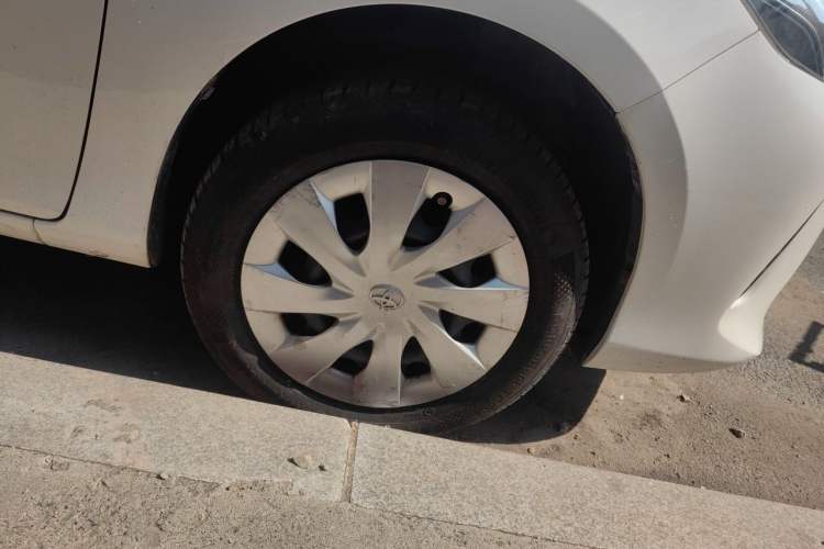 Used Toyota Vios 2017 1.5L CVT Innovation Edition Right Front Wheel Hub