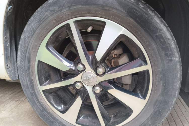 Used Toyota Vios 2017 1.5L CVT Innovation Edition Right Front Wheel Hub