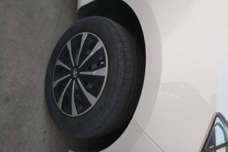 Used Toyota Vios 2017 1.3L Manual Rui Xing Edition Right Front Wheel Hub