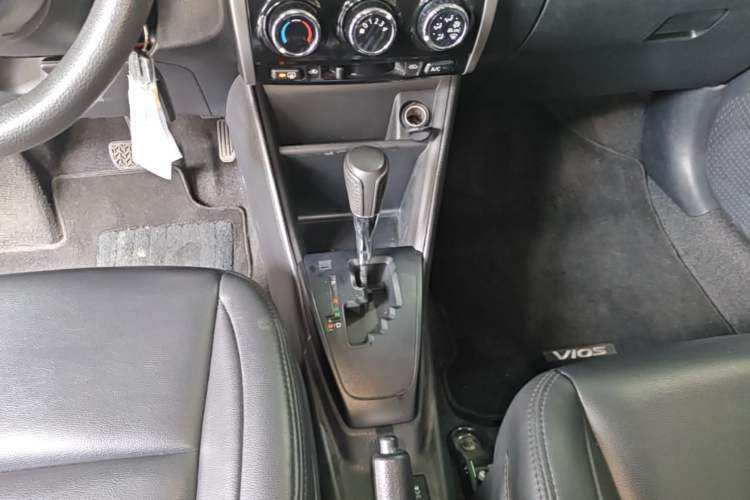 Used Toyota Vios 2019 1.5L CVT Innovation Edition Gear Lever
