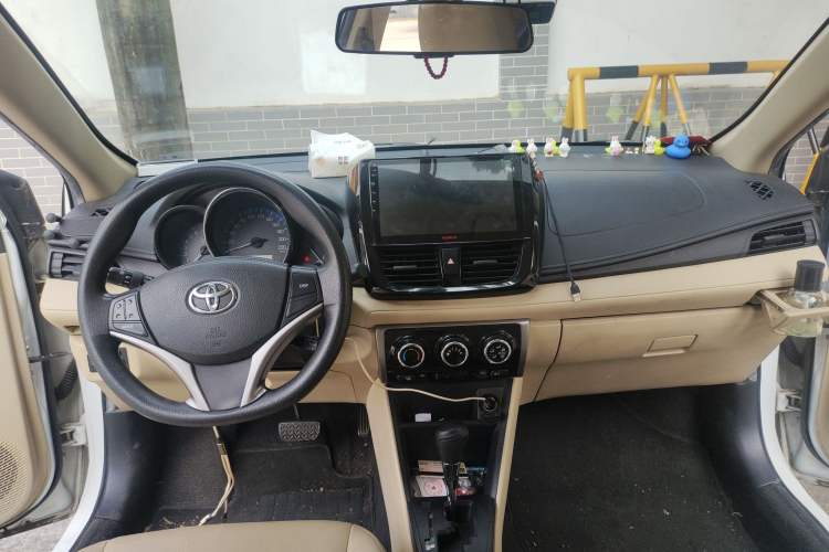 Used Toyota Vios 2019 1.5L CVT Innovation Edition Center Console