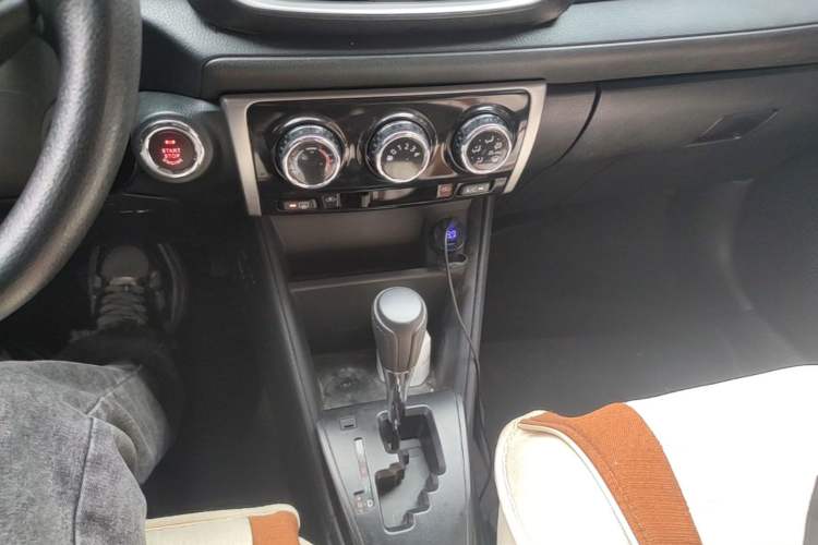 Used Toyota Vios 2019 1.5L CVT Innovation Edition Gear Lever