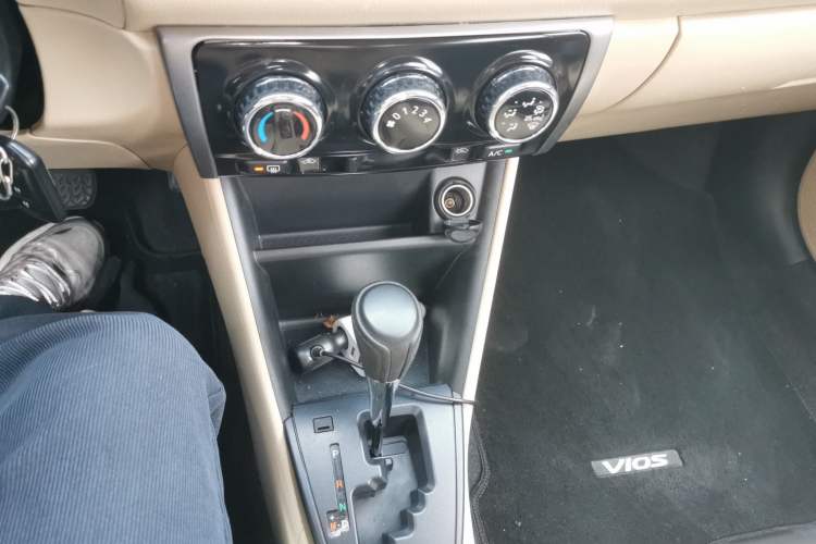 Used Toyota Vios 2019 1.5L CVT Innovation Edition Gear Lever