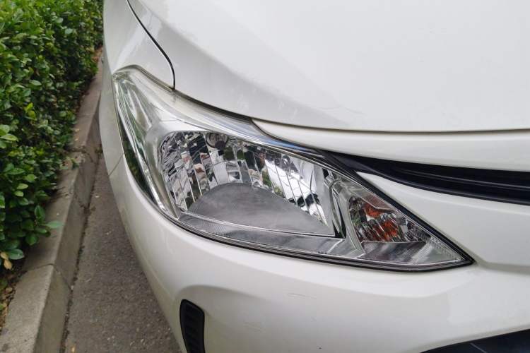 Used Toyota Vios 2019 1.5L CVT Comfort Edition Right Front Headlight