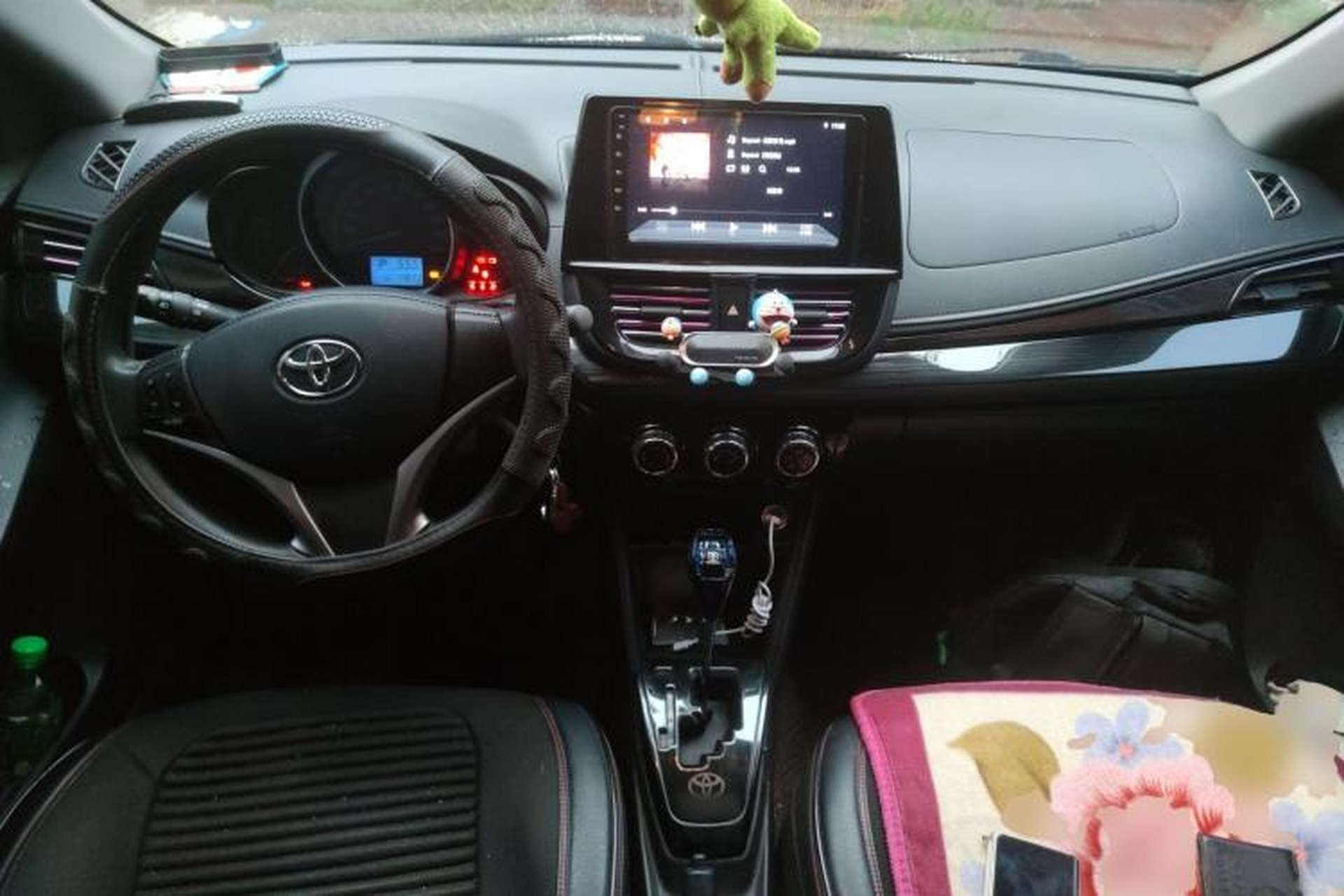 Used Toyota Vios 2021 1.5L CVT Innovation Edition Center Console