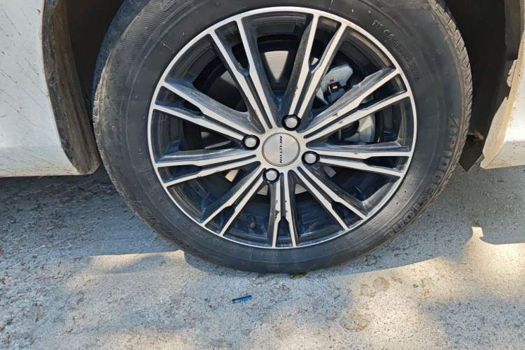 Used Toyota Vios 2022 1.5L 20th Anniversary Edition Right Front Wheel Hub