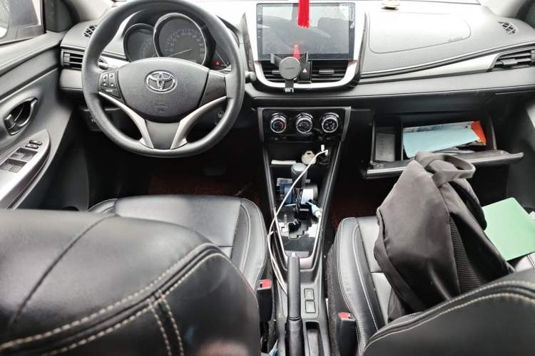 Used Toyota Vios FS 2017 1.5L CVT Trendy Edition Center Console