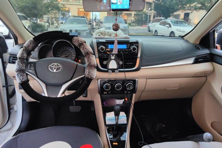 Used Toyota Vios FS 2017 1.5L CVT Trendy Edition Center Console